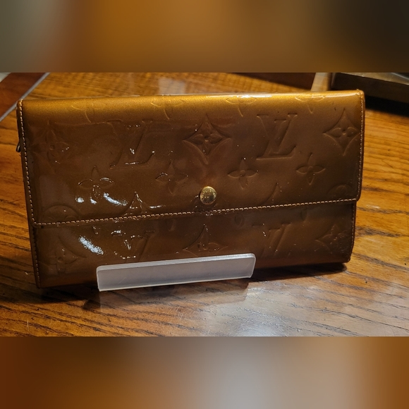 Brown Louis Vuitton Vernis Sarah wallet